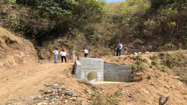 Campesinos del corregimiento de Pueblo Nuevo impiden el ingreso de técnicos de la empresa de gas natural para el mantenimiento de las redes, hasta tanto se arregle la carretera.