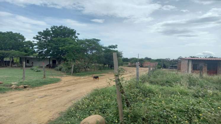 En la vereda no pueden pavimentar las vías, hasta que no instalen el alcantarillado. /Fotos: Cortesía/La Opinión