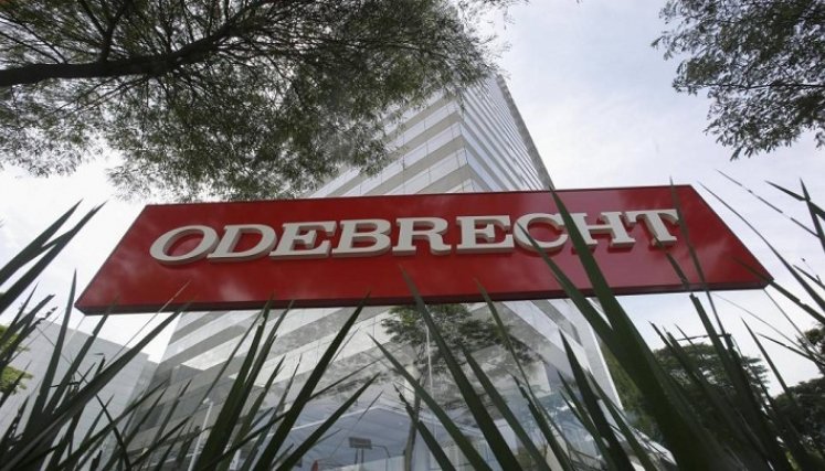 El escándalo de Odebrecht es conocido porque esta empresa brasileña entregó coimas a altos funcionarios, como también a congresistas, para que le ayudaran con la asignación y el trámite de contratos. Foto: EFE