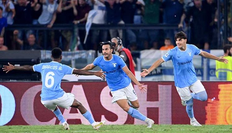 La Lazio se dio un festín en su casa al derrotar 3-1 al Inter en el inicio de la jornada del campeonato italiano.
