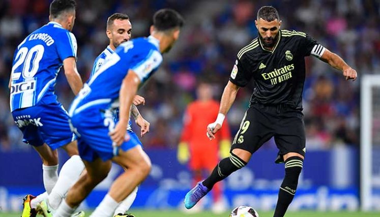 El francés Karim Benzema con sus goles tiene de líder al Real Madrid en la Liga española.