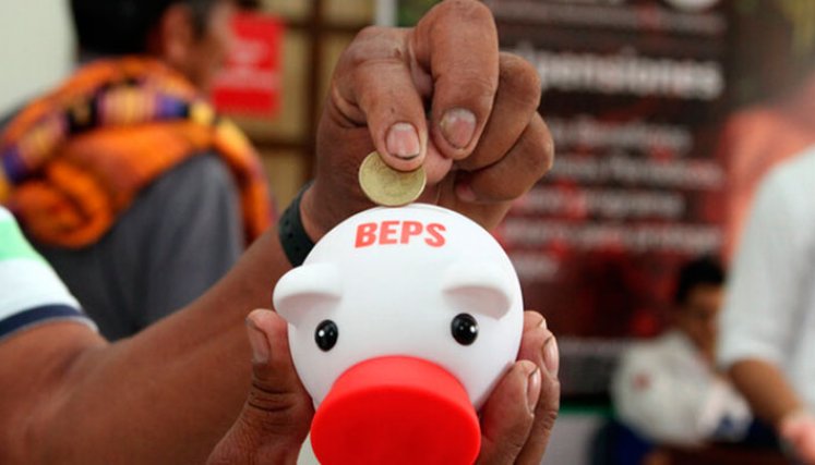 La idea es que el empleado sume los tiempos de trabajo donde ganaba por encima o por debajo del salario mínimo y logre al final una pensión. / Foto: Colprensa