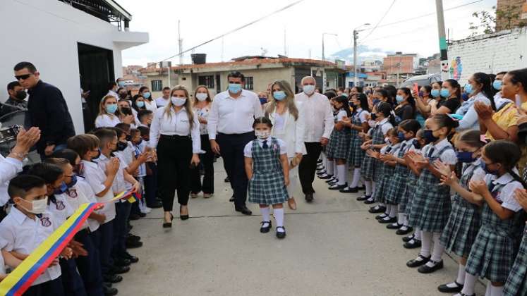 Los trabajos de remodelación de la escuela José Antonio Galán de Ocaña fueron entregados a la comunidad educativa. Los niños retornan a las aulas de clases.