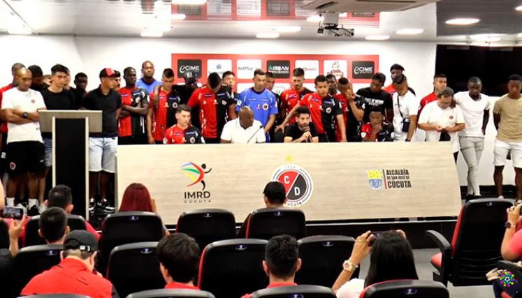 Jugadores del Cúcuta Deportivo respaldaron a Aquivaldo Mosquera. 