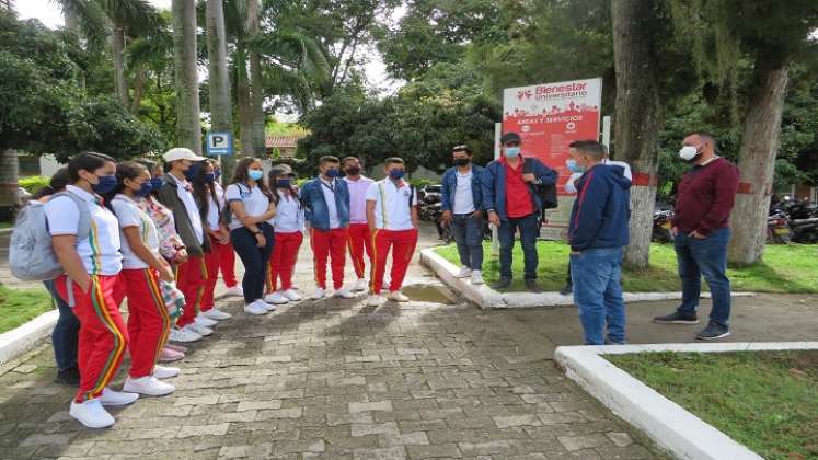 Jóvenes del Catatumbo visitan la granja experimental de la zona de la universidad Francisco de Paula Santander, seccional Ocaña.