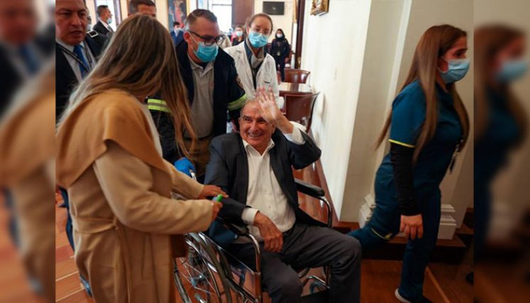 Senador Humberto de la Calle se desplomó en plenaria./Foto: internet