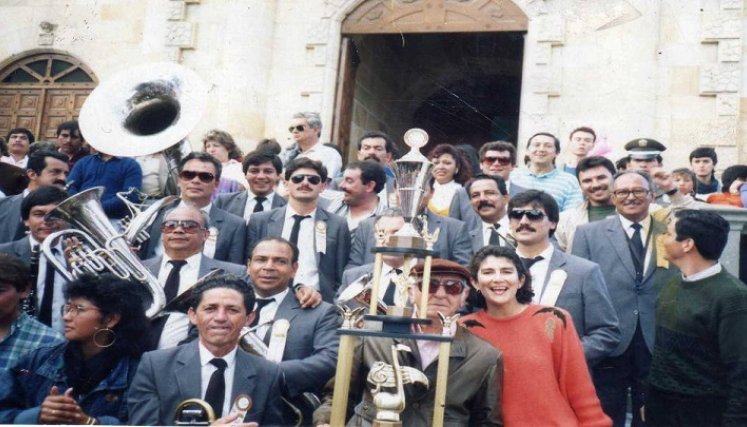 Los integrantes de la Corporación Banda Municipal de Ocaña cumplen cien años de existencia.  A pesar de las dificultades económicas los artistas mantienen vivas las tradiciones a través de la música.