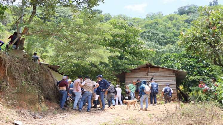 Delegados de entidades defensoras de derechos humanos llegan hasta la zona rural de Teorama para verificar la situación y buscar salidas al fenómeno social. Los campesinos exigen la reubicación de la base militar.