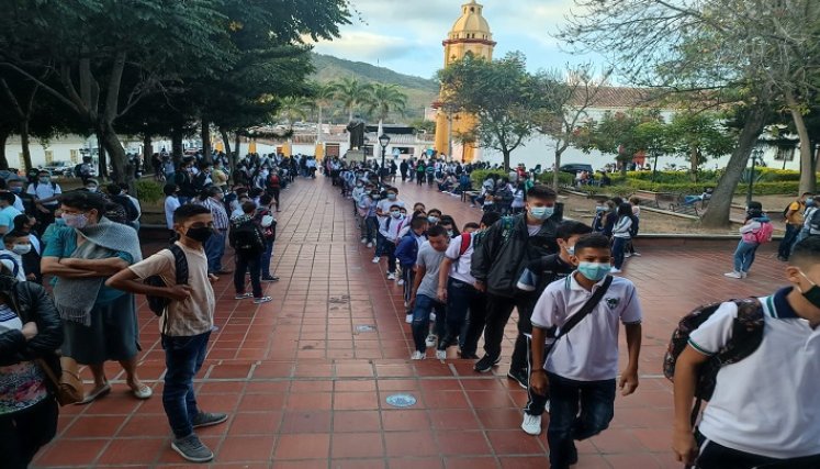 La gobernación de Norte de Santander, aporta 200 millones de pesos para evitar traumatismos en el calendario escolar de los niños campesinos.
