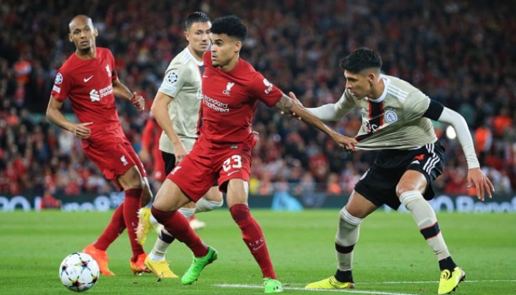 Luis Díaz tuvo una aceptable presentación con el Liverpool.