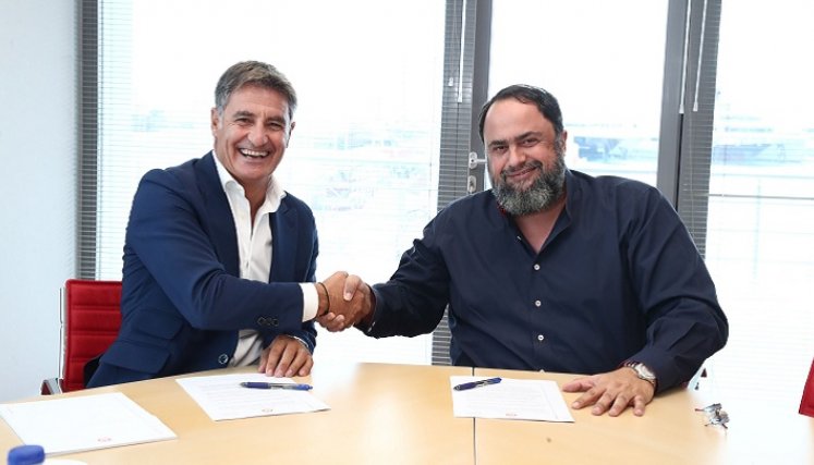 Miguel González 'Míchel' (izquierda) ya firmó con el Olympiacos.
