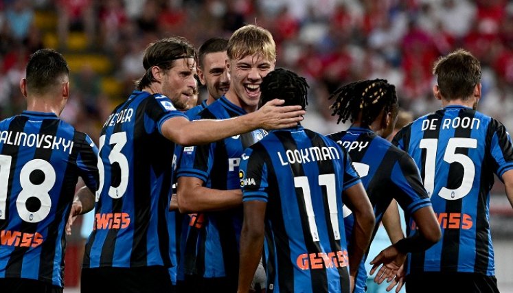 Atalanta de Bérgamo comanda la  Serie A italiana.