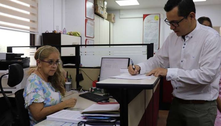 Fabio Torres inscribe aquí su candidatura a la rectoría de la UFPS/Foto cortesía