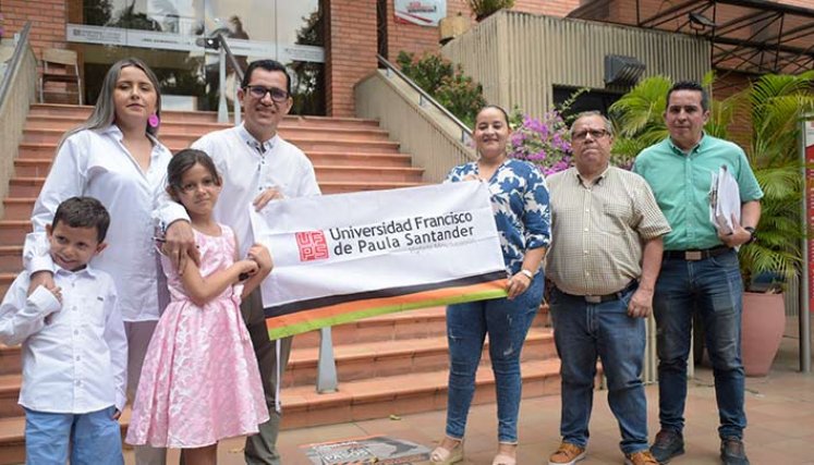 El politólogo Fabio Torres oficializó su candidatura a la rectoría d ela UFPS/Foto Pablo Castillo