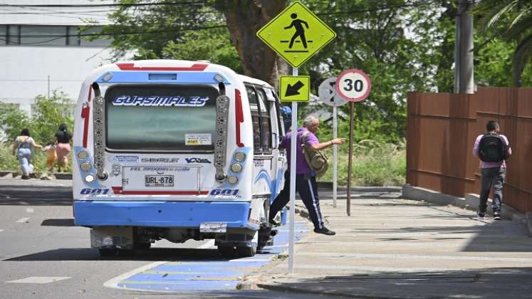 En junio de este año, el pasaje pasó de $2.200 a $2.400.  / Foto: Jorge Gutiérrez / La Opinión 