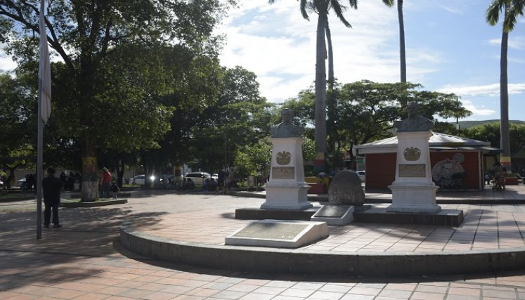 la piedra del parque de Villa del Rosario