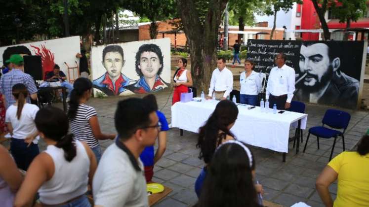 Ayer, en el debate convocado por estudiantes en la UFPS, solo acudieron los candidatos, Yolima Gómez, Fabio Torres y Carlos Flórez./Foto Juan Pablo Cohen