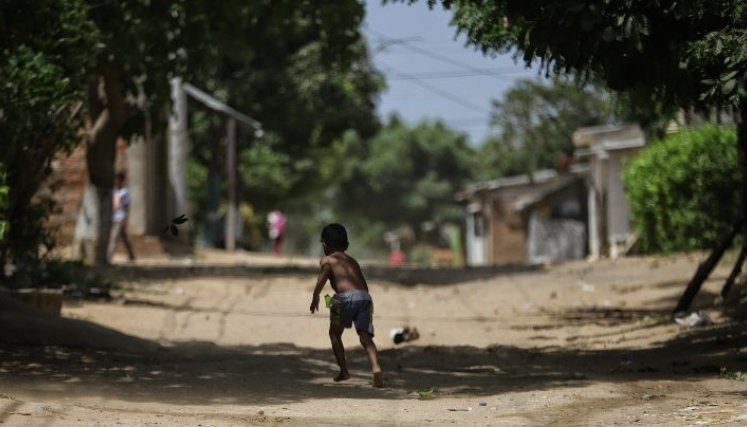 La falta de agua potable y del suministro de alimentos y nutrientes necesarios para el desarrollo infantil y la atención médica, favorecen la aparición de la enfermedad./ Foto: Colprensa 