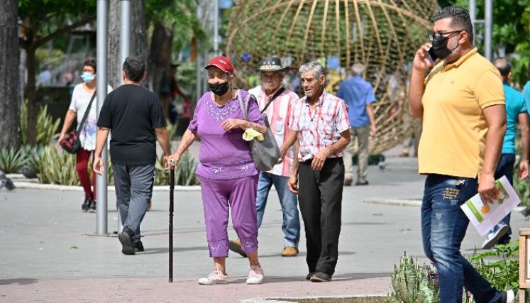 Venta de tapabocas en Cúcuta. / Foto: Jorge Gutiérrez / La Opinión