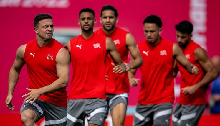 Suiza de gran Mundial se mide a una esperanzada Serbia que no se da por vencida.