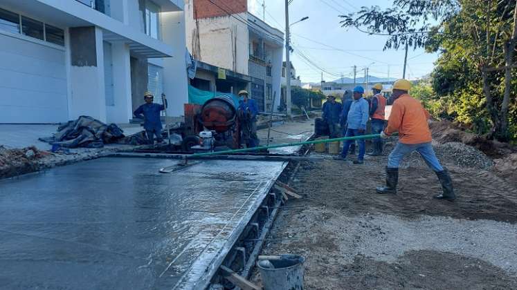 En Ocaña se ejecuta la construcción y mejoramiento de la vía alterna como regalo de cumpleaños por parte de la gobernación.     