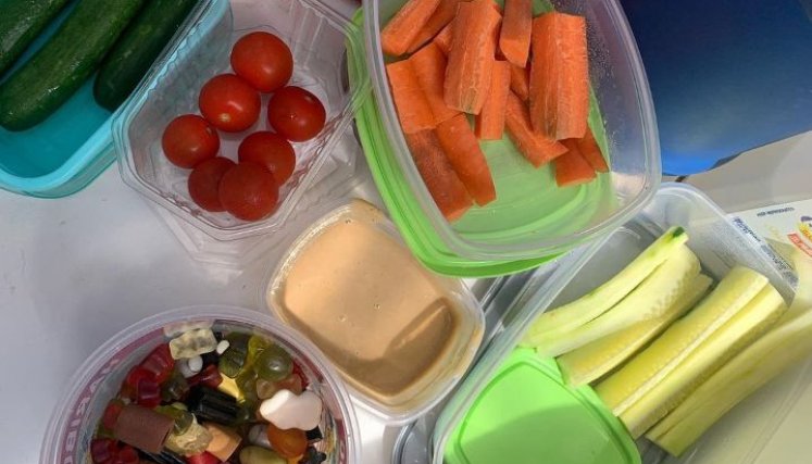 Algunos de los alimentos que consumen mientras navegan. / Foto: Cortesía / La Opinión 