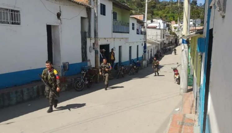 Disidencia Frente 33 La disidecia del frente 33 de las Farc se paseó por San Calixto./Foto cortesía