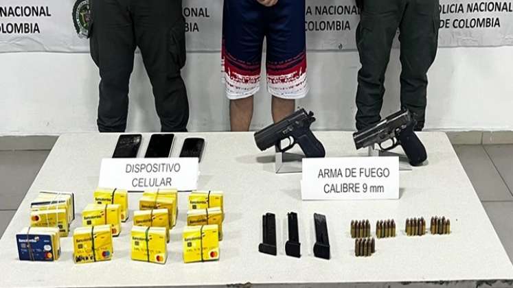 A 'Megateo' le encontraron dos pistolas y varias tarjetas débito.