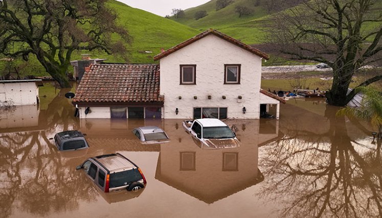 Diluvio en California deja 14 muertos y evacuan la ciudad del príncipe Enrique./Foto: AFP
