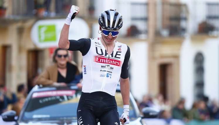 Tadej Pogacar comenzó pisando fuerte la temporada ciclística 2023.
