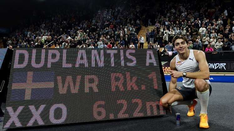 El sueco Armand Duplantis, continúa siendo el rey de las alturas.