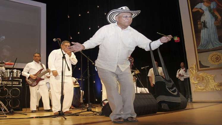 Tras la muerte del juglar Adolfo Pacheco Anillo en Ocaña recuerdan el anhelo de compartir con los ancestros las tradiciones de la vieja guardia.