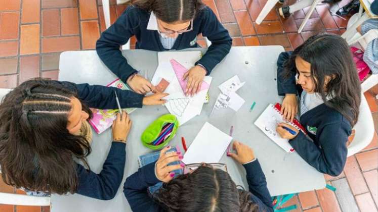 Los acudientes señalan que los libros nunca se usan por completo, por lo que muchas páginas y actividades al final del año se pierden. / Foto: Cortesía