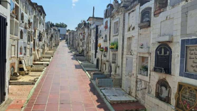 En el Cementerio Central ya no caben más muertos