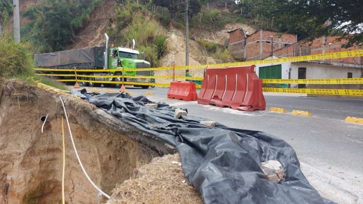 Aproximadamente 600 tractomulas pasan a diario por esta zona. / Foto: Javier Sarabia / La Opinión