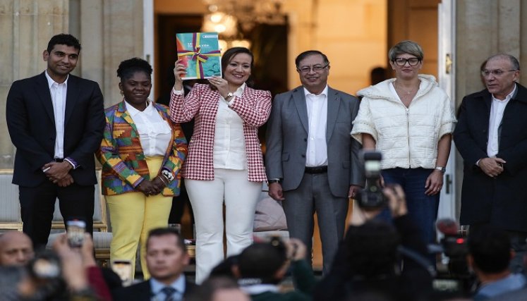 Gobierno presentó reforma a la salud