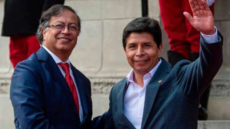 Gustavo Petro en su visita a Perú