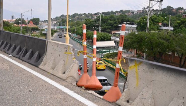 Accidentalidad por falta de losas en puente de San Mateo