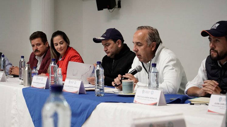 El ministro de Transporte, Guillermo Reyes, lidera la reunión. / Foto: Cortesía