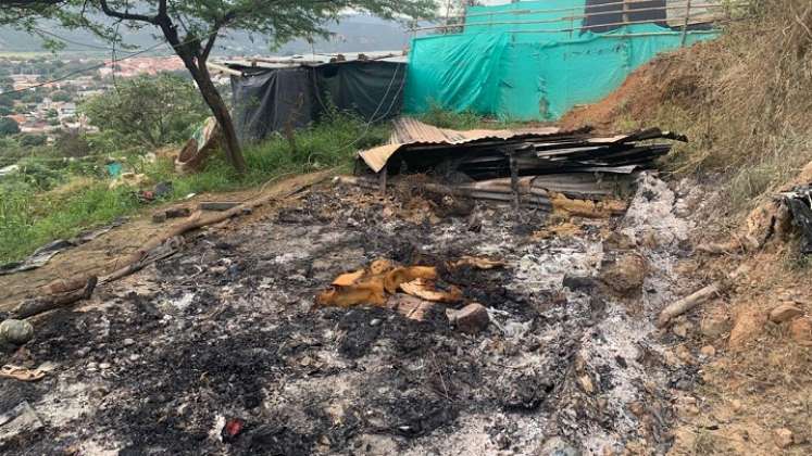 El incendio ocurrió en la invasión Valle de la Vega, que se ubica a pocos metros del barrio Llanitos, en Los Patios. 