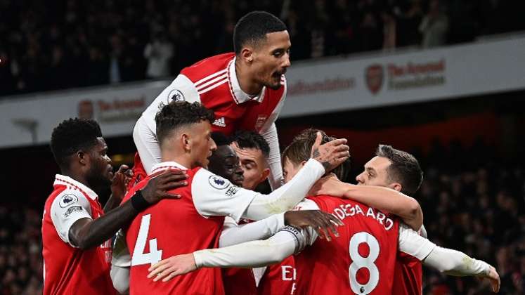 El líder Arsenal se puso al día en la Liga Premier.