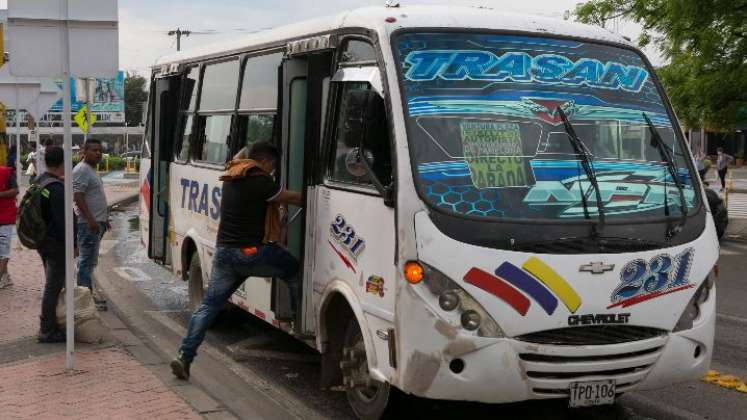 Empresarios pedían que el aumento se diera en un solo momento, pero por la situación económica, los alcaldes lo dividieron en dos. / Foto: Juan Pablo Cohen / La Opinión 