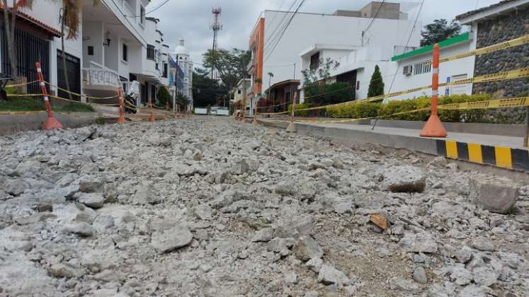 Comunidad señala que llevan más de 30 años esperando la pavimentación de la vía.  / Foto: Javier Sarabia/ La Opinión 