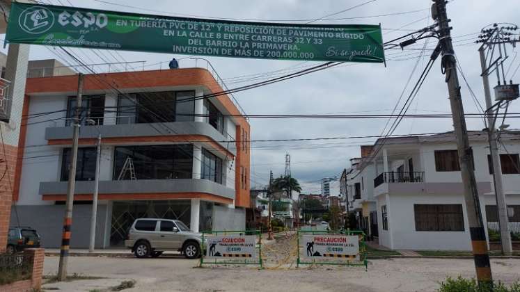 Comunidad señala que llevan más de 30 años esperando la pavimentación de la vía.  / Foto: Javier Sarabia/ La Opinión 