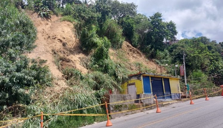 Damnificados explican que no cuentan con recursos para construir en otros sitios más seguros.  / Foto: Cortesía / La Opinión