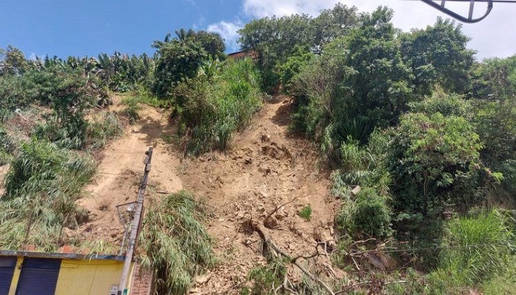 Damnificados explican que no cuentan con recursos para construir en otros sitios más seguros.  / Foto: Cortesía / La Opinión