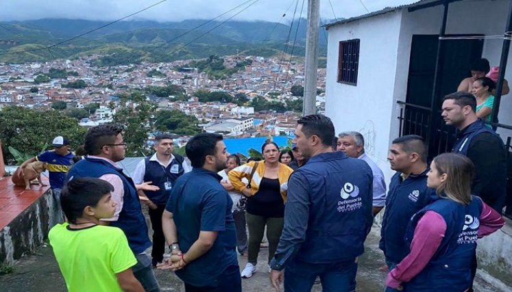 Damnificados explican que no cuentan con recursos para construir en otros sitios más seguros.  / Foto: Cortesía / La Opinión