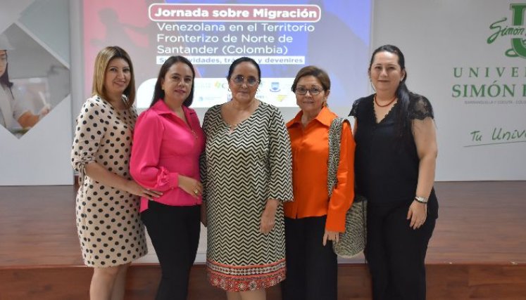 De izquierda a derecha: Carolina Ramírez Martínez, Akever Karina Santafé Rojas, María Antonia Cuberos, Esperanza Paredes Hernández y Neida Albornoz Arias, profesoras líderes del proyecto de investigación. / Foto: Cortesía / La Opinión 