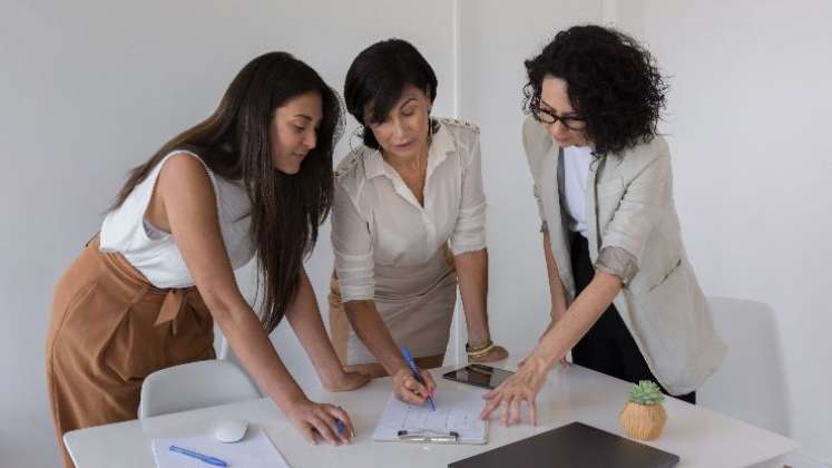 Mujeres lideran creación de empresas en Colombia