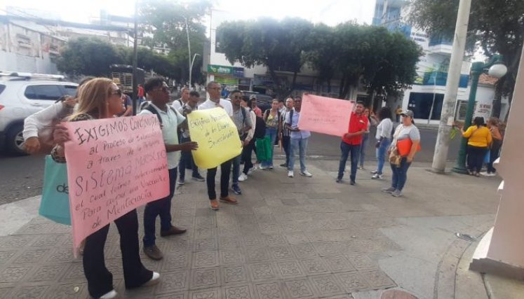 Muchos docentes ya no cuentan con los recursos para continuar en la ciudad.  /Foto: Cortesía / La Opinión 